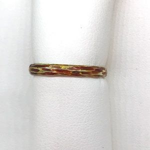 14 kt yellow gold band with cloisonne details